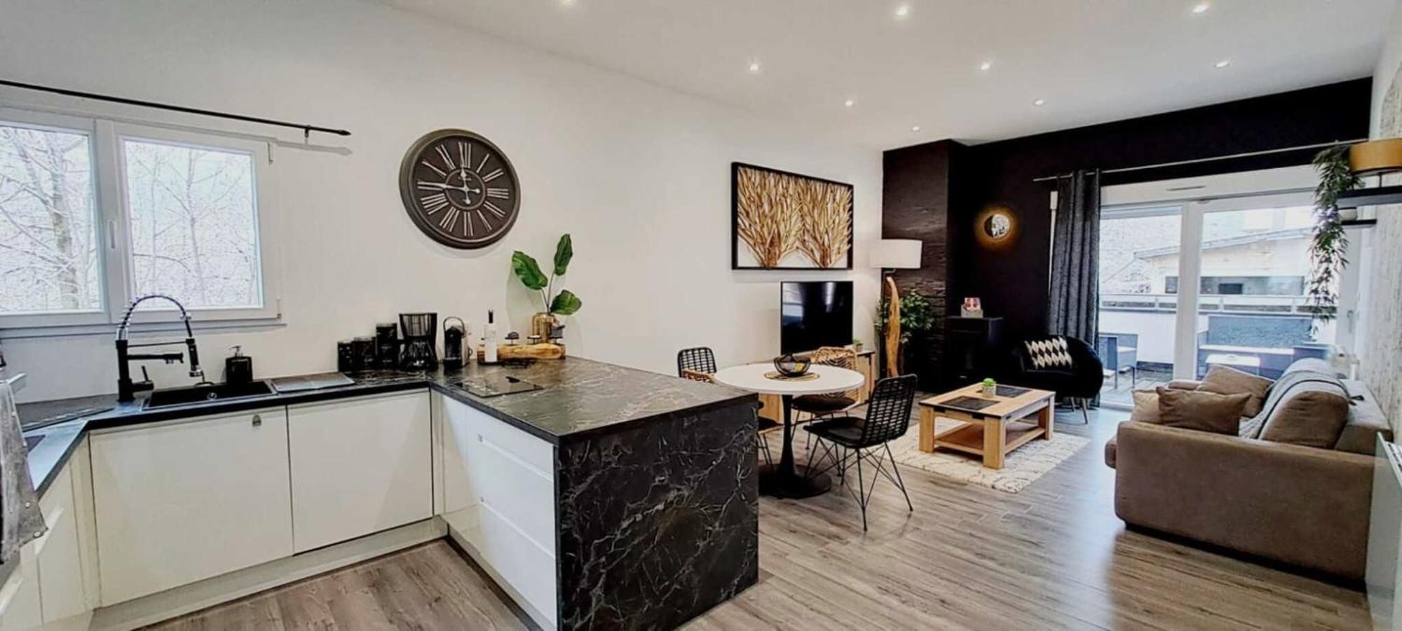 Black&white Home-by So'serenityhome-balcon-parking Apartment Cluses