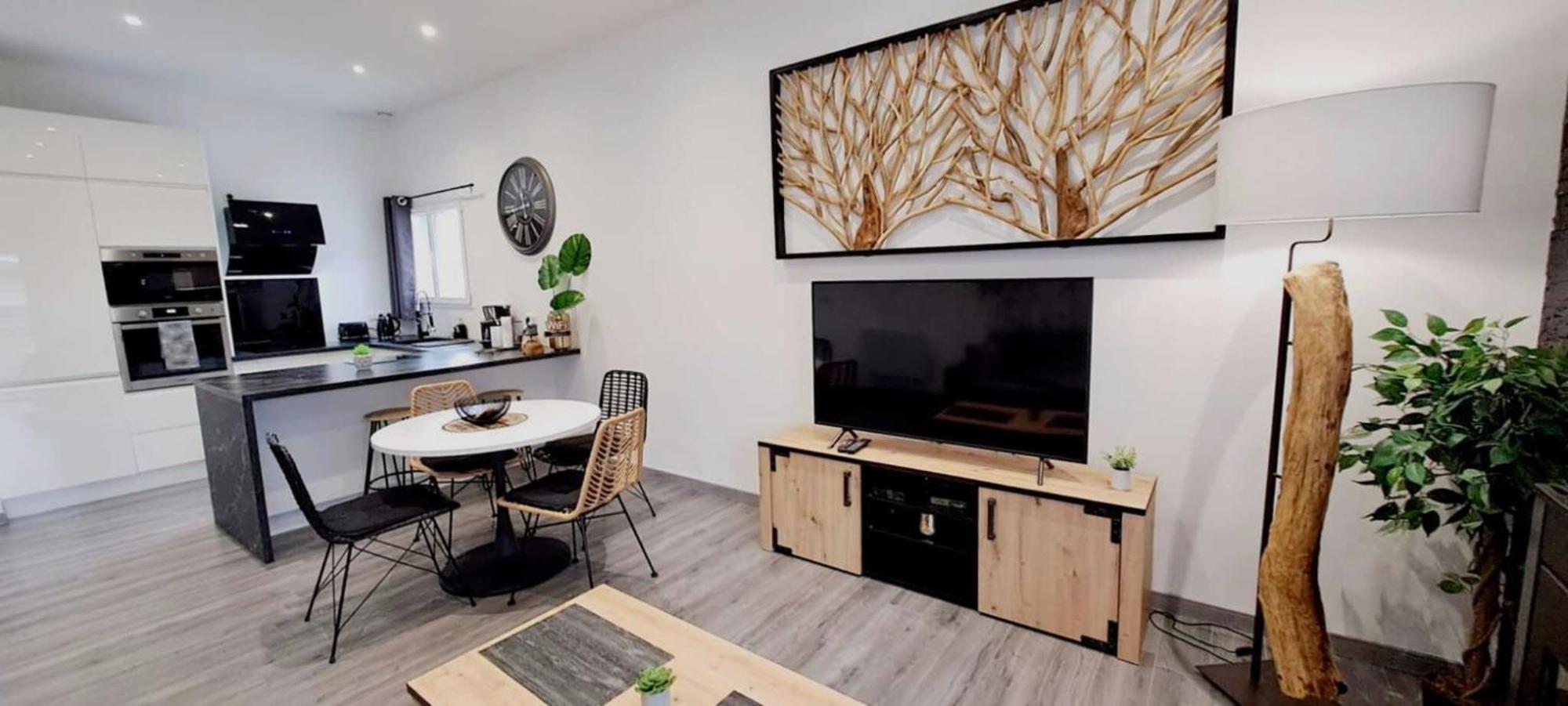 Black&white Home-by So'serenityhome-balcon-parking