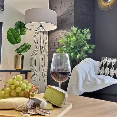 Black&White Home-By So'Serenityhome-Balcon-Parking Cluses Exterior photo