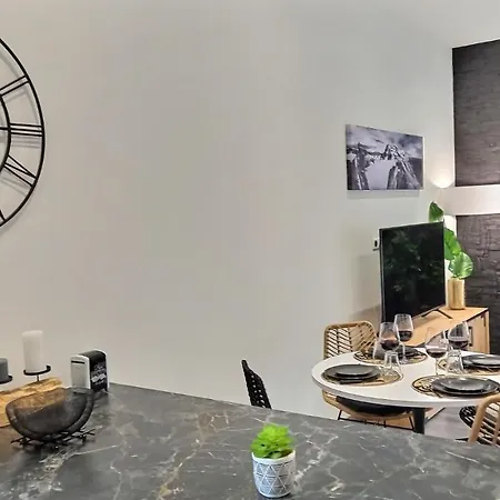 Black&White Home-By So'Serenityhome-Balcon-Parking Cluses Exterior photo